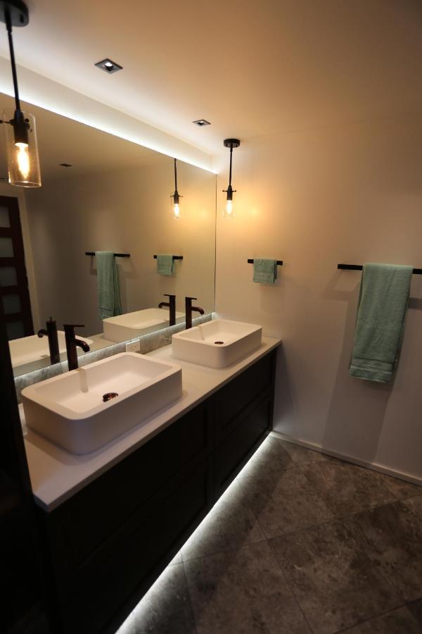 Bed and Breakfast 好丘。Hacho House Yellowknife Zewnętrze zdjęcie