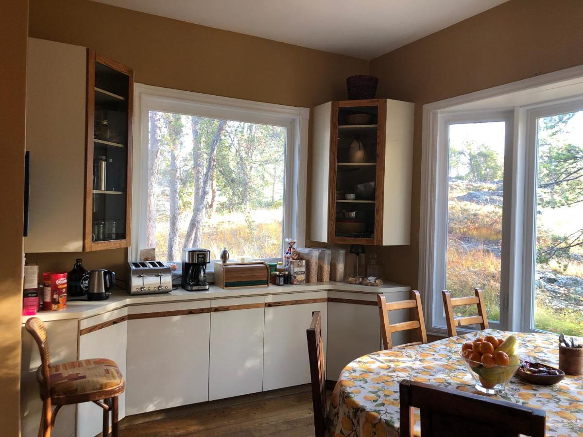 Bed and Breakfast 好丘。Hacho House Yellowknife Zewnętrze zdjęcie