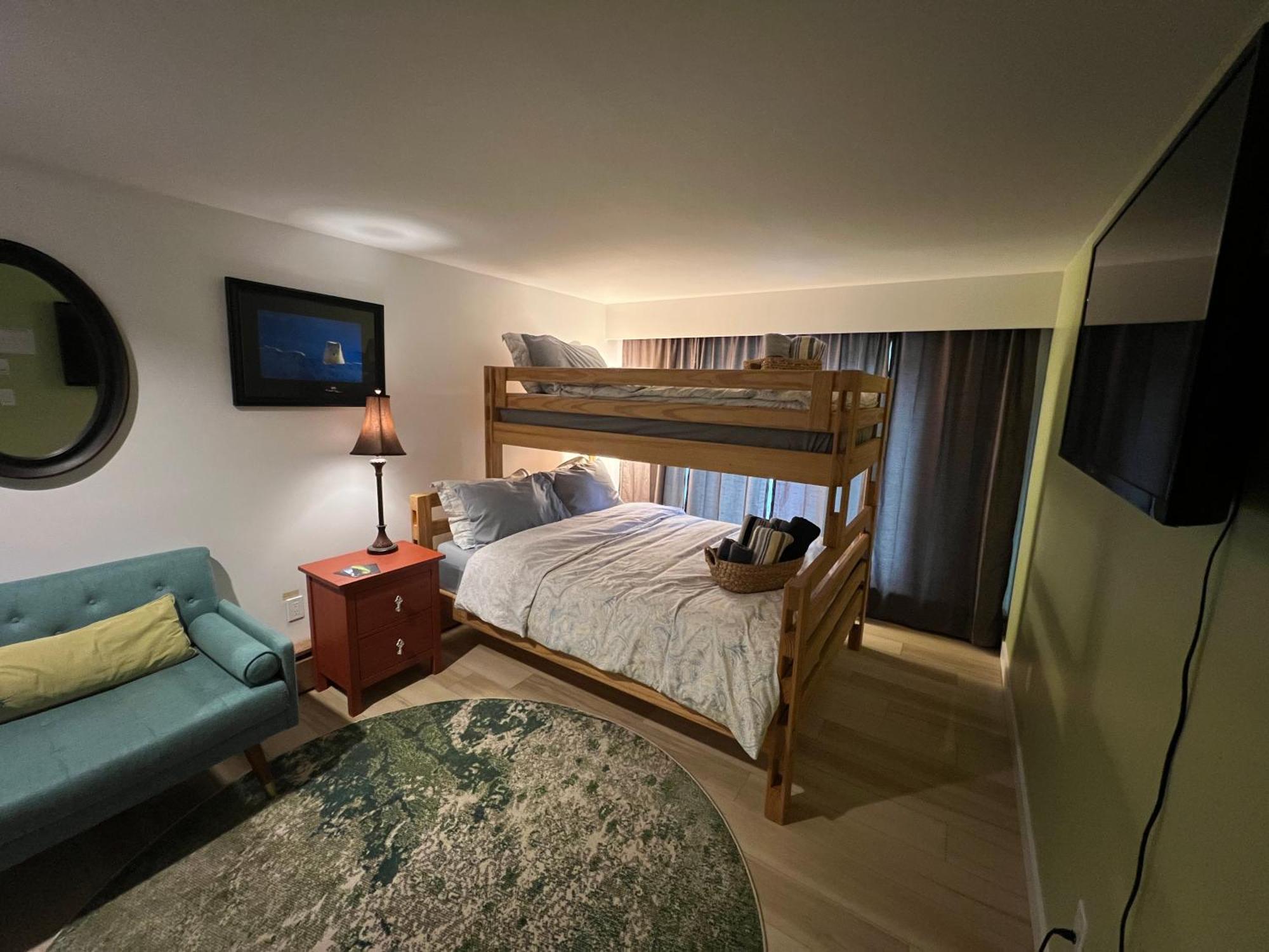 Bed and Breakfast 好丘。Hacho House Yellowknife Zewnętrze zdjęcie